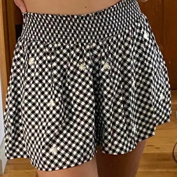 PINK Victoria’s Secret Gingham Daisy Smocked High Waisted Shorts - Picture 2 of 10